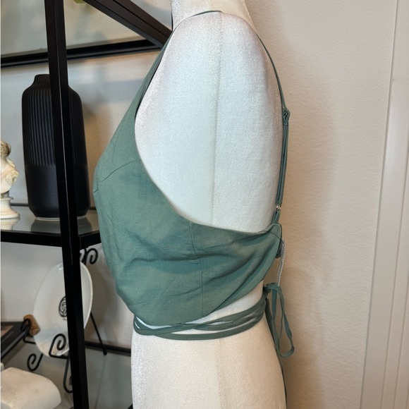NWT ASTR THE LABEL Divine U Neck Short Cropped Top Dark Sage Size L - Picture 4 of 8